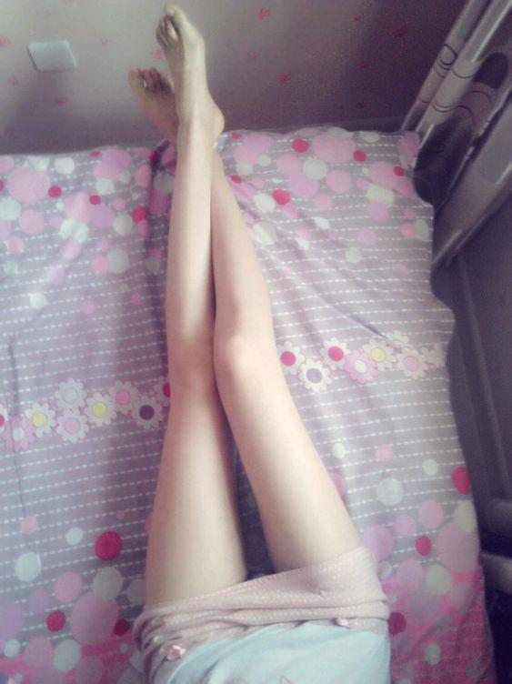 炎炎夏日小姐姐一身黑色吊带裙 温婉淑女气息, 清凉又好看