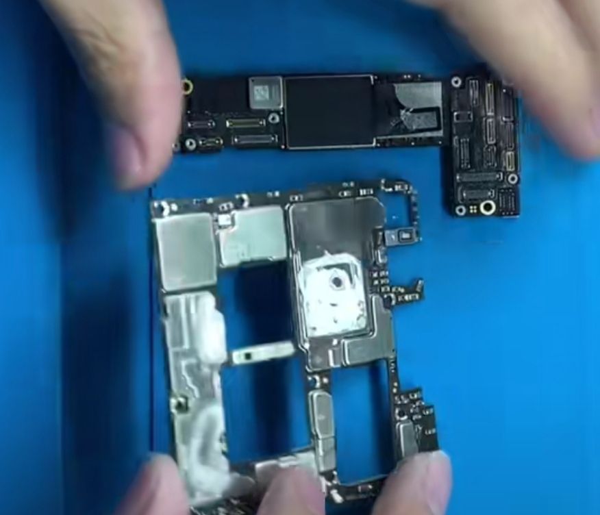 Iphone12與mate40拆機對比, 電池華為完勝, 主板體積是蘋果兩倍-圖3