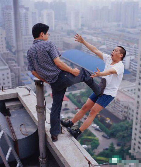 组图: 山东两女孩麦当劳自拍遭人暴打 嫌疑人已受处罚