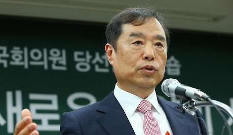 韩国历任总统中,1993年至1998年执政的金泳三曾因外汇危机,在任期第五
