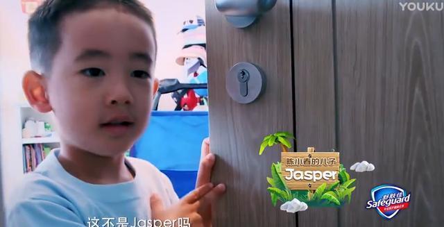 爸爸去哪儿: 性格应采儿, 外貌陈小春, 神似小鱼儿! 英语比我好!