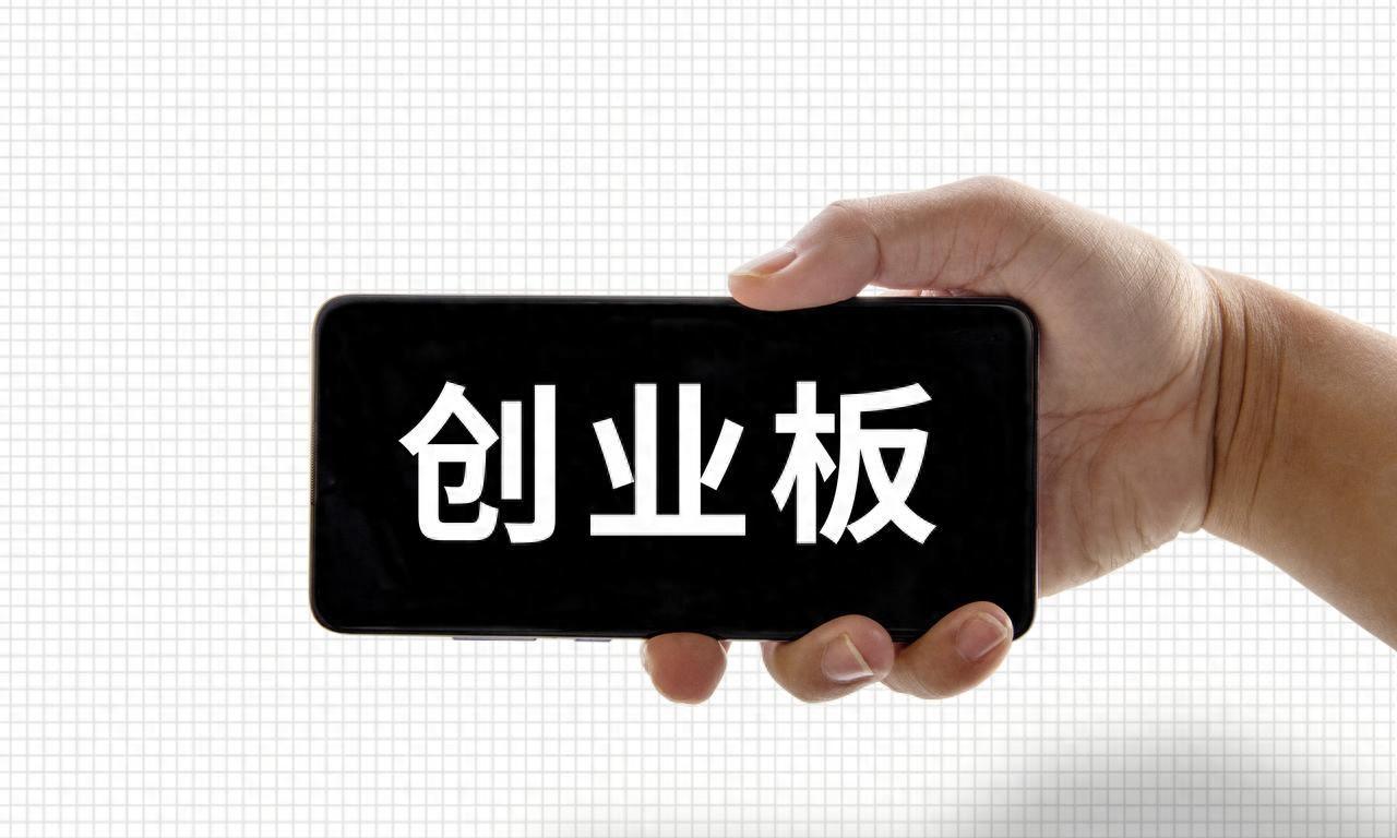 创业板暴跌40%！散户躺平，机构借ETF狂吸2100亿：谁在抄底？