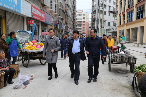 廖其刚调研民生综合市场投运情况