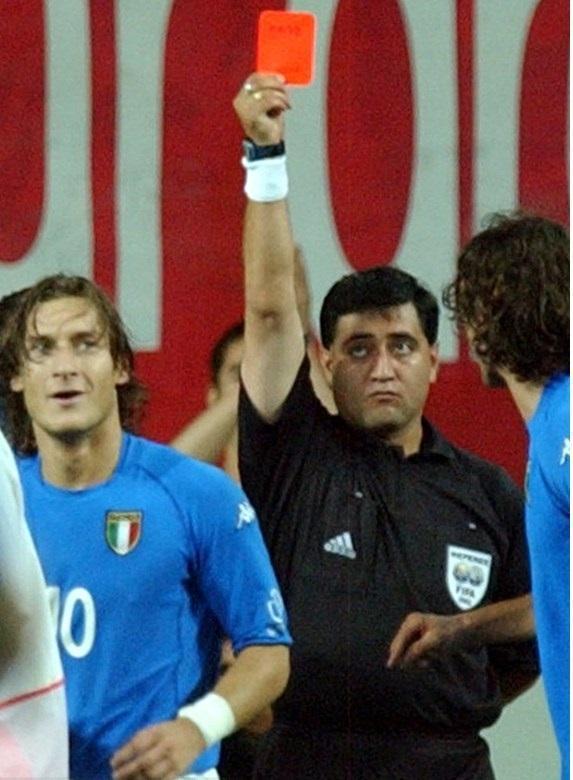 无耻之人! 外国网友疯狂痛骂02年世界杯韩国队