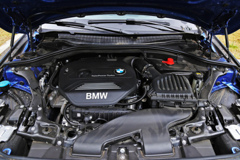 宝马1系三厢 1.5t三缸发动机