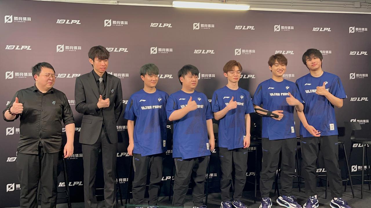 【UP赛后群访教练：今天大家越打越好，以后我们会变得更好的】Q：拿下赛季首