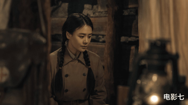 �����Ӣ�ۡ����ӱ���, ֣�������˸���ͷ, �ⲿ��ץס����������