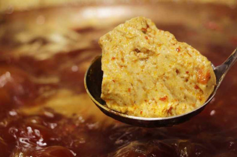 店家定制的石磨胆水老豆腐, 每桌必点!
