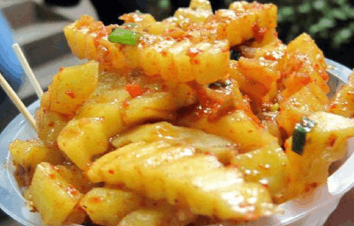 大厨教我做土豆, 只需蒸一下, 然后过油炸, 儿子一次能吃10个