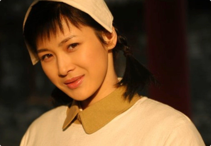 44��ͯ����Ů��, ����˫��β������, 2024�������۵�һ��������