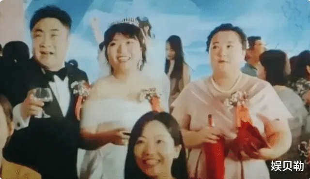 李雪琴在《热辣滚烫》中, 演第三者让人乐, 天赋表演扭转观众三观(热搜 李雪琴)