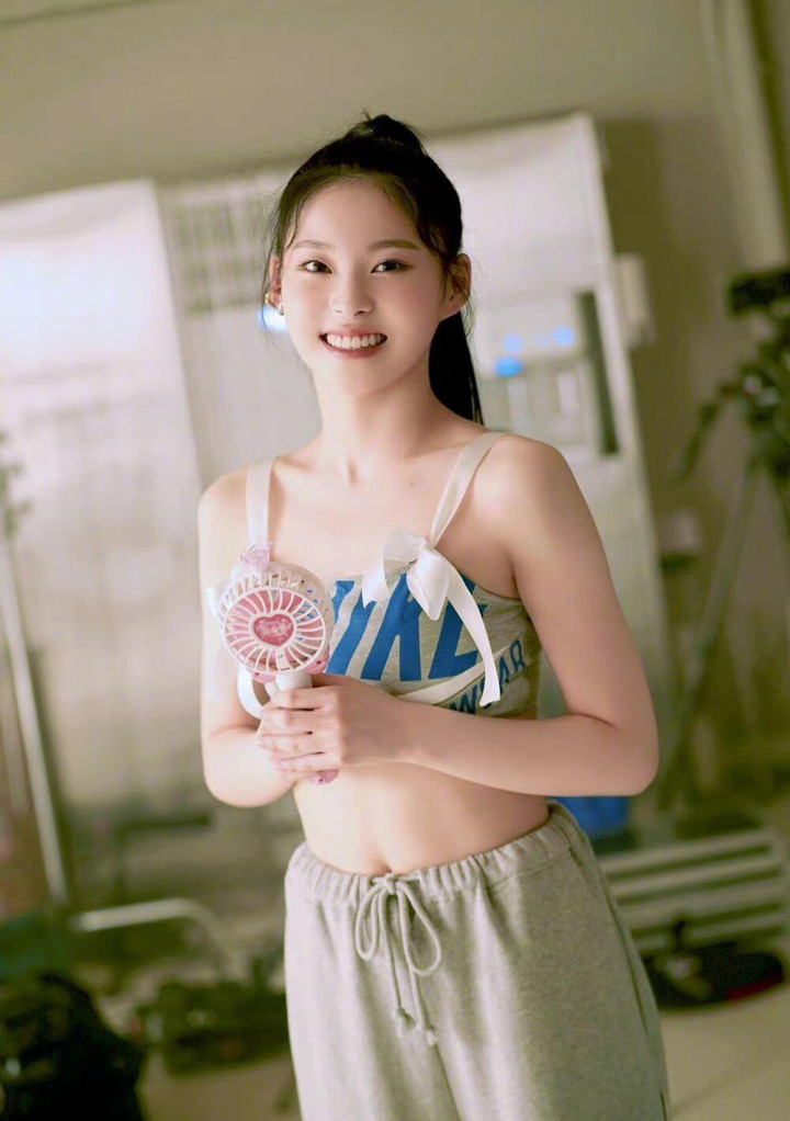 Jyp更新nmixx成员照片 公开itzy回归海报 和twice正规三辑预告 全网搜