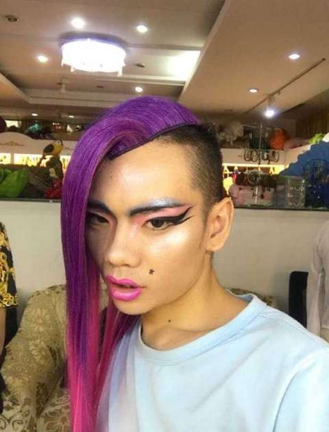 网红西红士深夜爆照, 称自己能比肩王祖贤林青霞和张曼玉