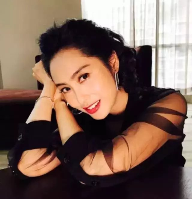 相恋3年被绝情抛弃, 42岁为爱高龄产子……如果最后是你, 苦一点又有什么关系