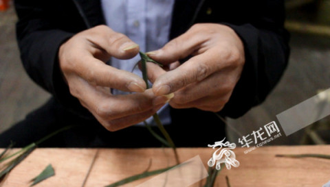 棕编手艺人杨姜: 独腿走出励志创新路