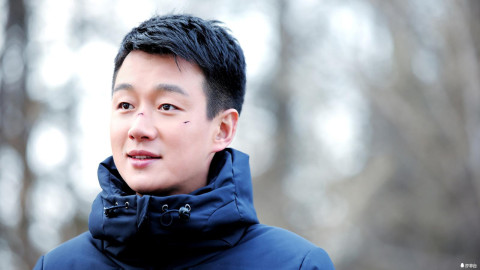 当年的《奋斗》捧红了他, 如今他已是三个孩子的父亲