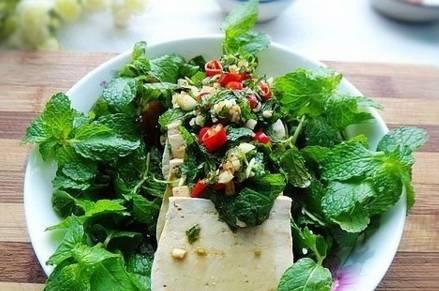 可别小瞧了这种草, 它可是对付牙疼的宝! 农村到处都是.