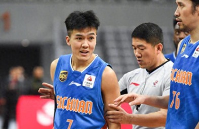 天亮了！四川终结47连败：580天首胜，黄荣奇16分泪洒赛场