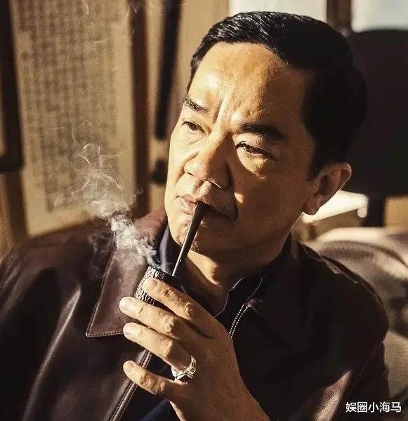 “恶人专业户”黄光亮: 废屋当家, 旧纸当被! 后逆袭当电影老板(香港演员黄光亮)