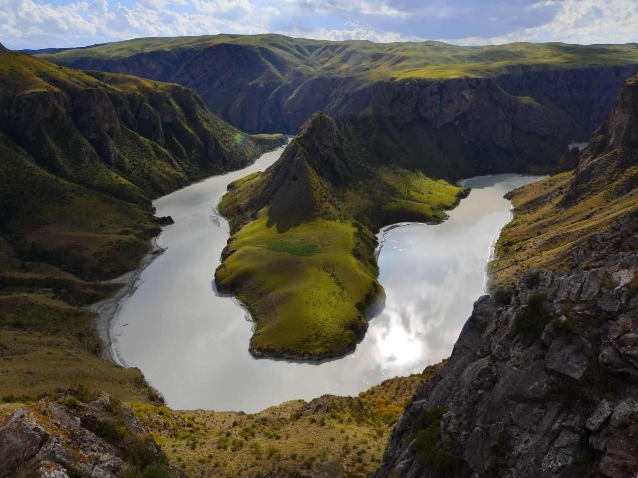 这里是天山南北坡分界线,是乌孙古道美景之一,也是行程的难点,全程