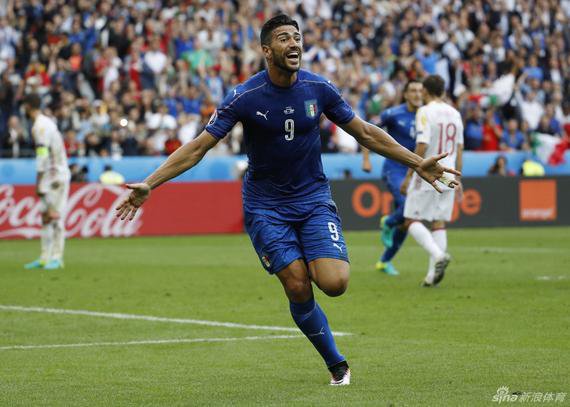 进球-佩莱凌空勾射锁定胜局