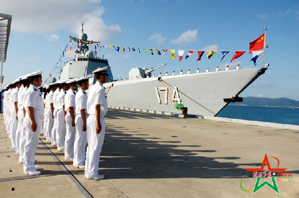 (記者黃子娟)5月4日下午,中國海軍南海艦隊艦艇編隊駛離三亞,奔赴遠海