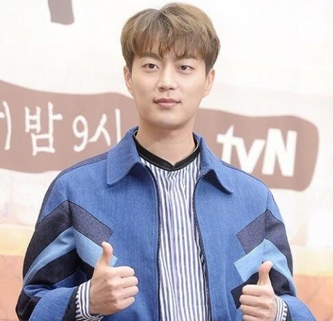 斗俊将再度出演tvn热播系列剧 一起用餐吧3>,并继续担任男主人公一角