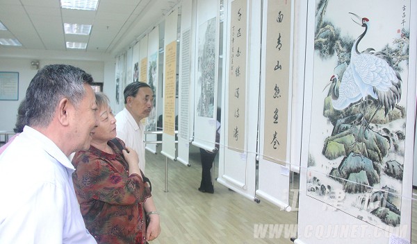 74幅诗书画展出 江津老干局用作品喜迎十九大