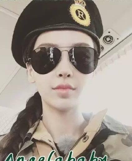 倪妮在电影《匆匆那年》中的校服造型.