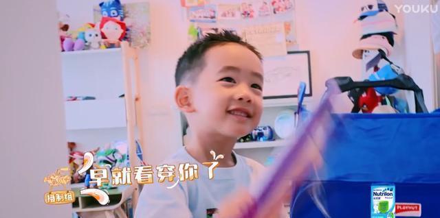 爸爸去哪儿: 性格应采儿, 外貌陈小春, 神似小鱼儿! 英语比我好!