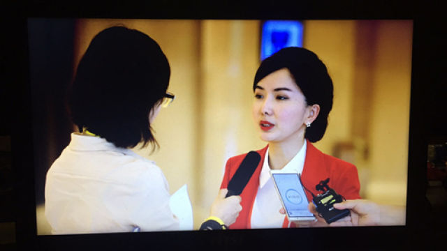 新华社记者于佳欣,向定杰 在贵州山王果公司生产车间,经过消毒,压榨