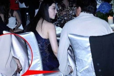 这是被人抓拍到的范冰冰和杨受成的照片,一直有传言说两人关系特殊.