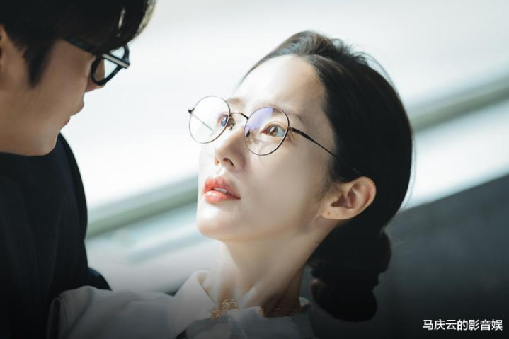 ������ҵ��Ϲ���顷�ײ�, ��Ӣ������, ��Խ����, ��Ů�������(����ҵ��Ϲ����,������ô˵)