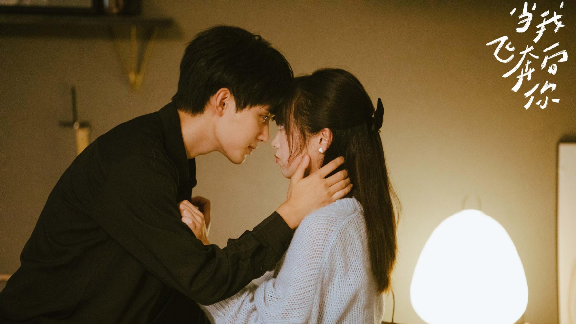 新剧来袭! 24集青春剧正式杀青! 杨超越、董思成领衔, 野草少女VS影子少年, 双向救赎!
